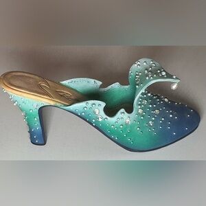 Just the Right Shoe minature figurine Wave circa 1999